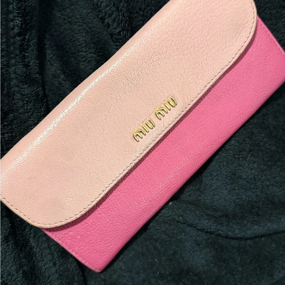Miu Miu Pink Leather Wallet with Gold Logo - Picture 2 of 16